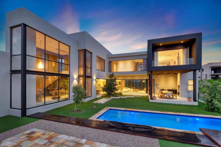 Entertainer’s Dream Home with Breathtaking Views in Steyn City, South Africa