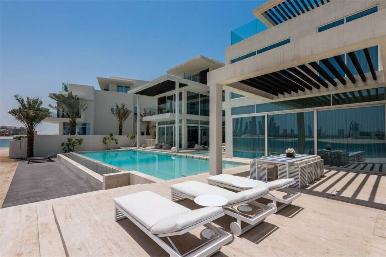 Luxury Tip Villa in Palm Jumeirah, Dubai, UAE