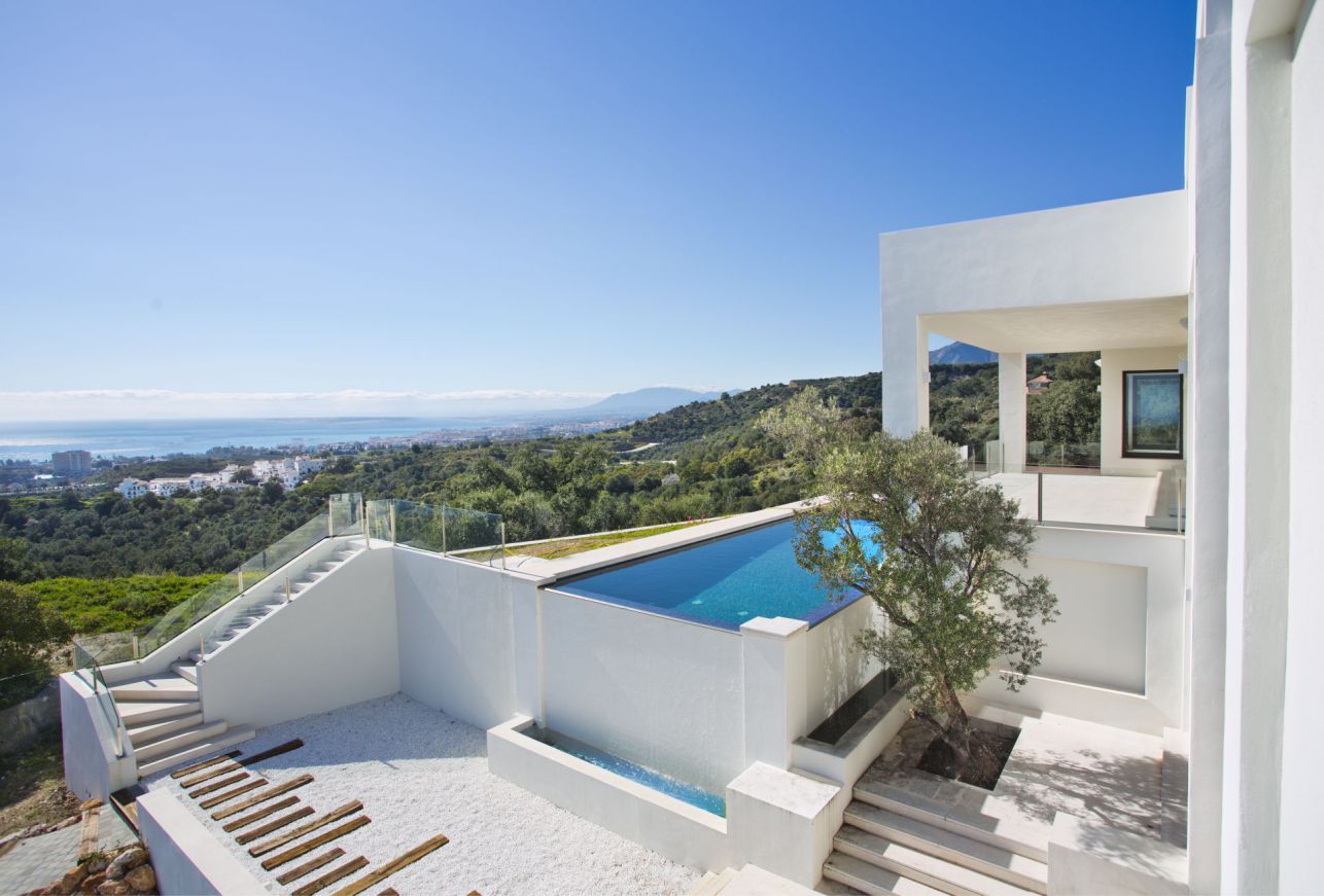 Modern-Villa-in-Altos-de-Los-Monteros-Marbella-Spain-17