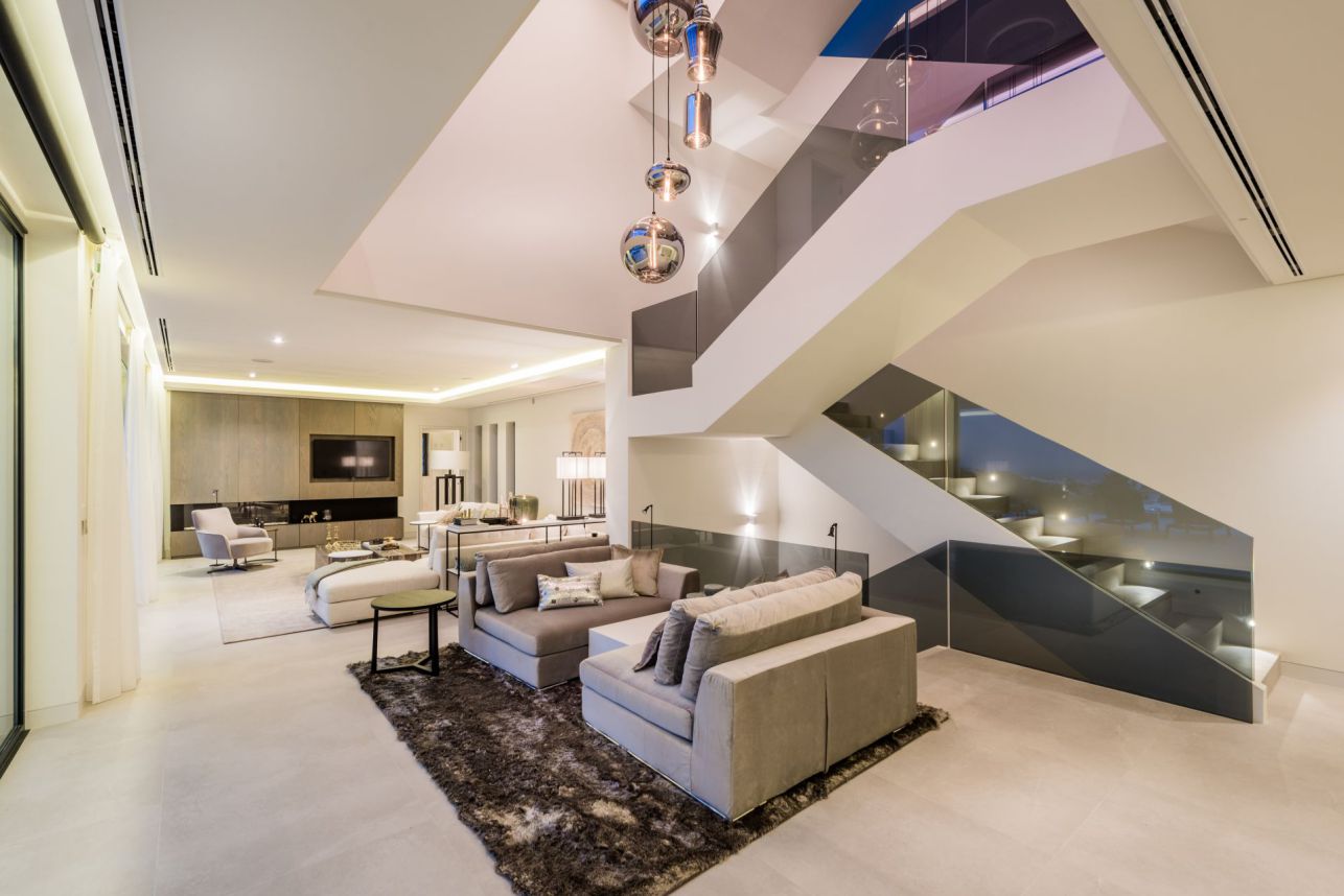 Modern-luxury-villa-in-La-Alqueria-in-Benahavis-11