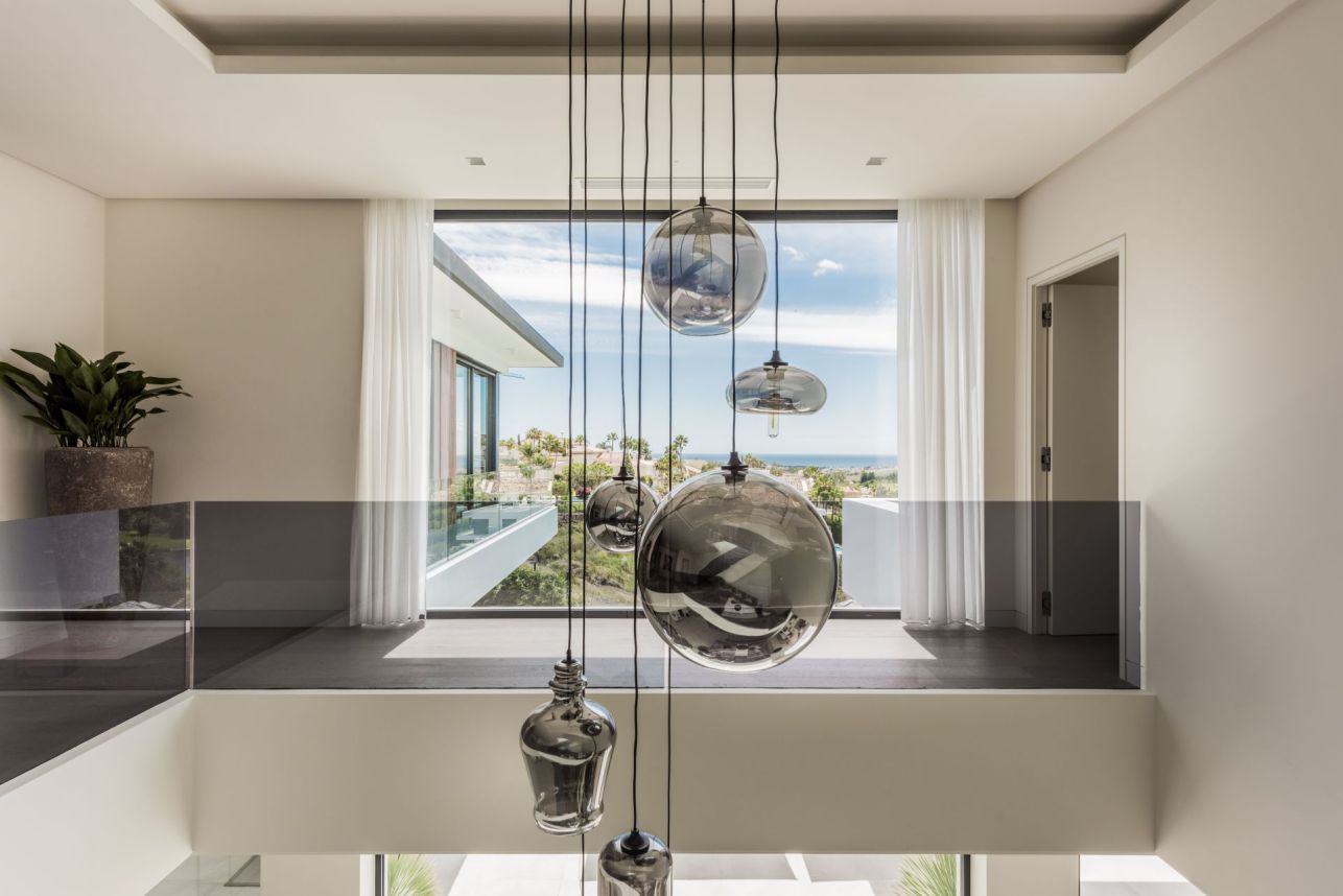 Modern-luxury-villa-in-La-Alqueria-in-Benahavis-16