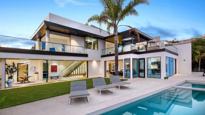 Exceptional Ultra-modern Trophy Property in Beverly Hills backs to Market