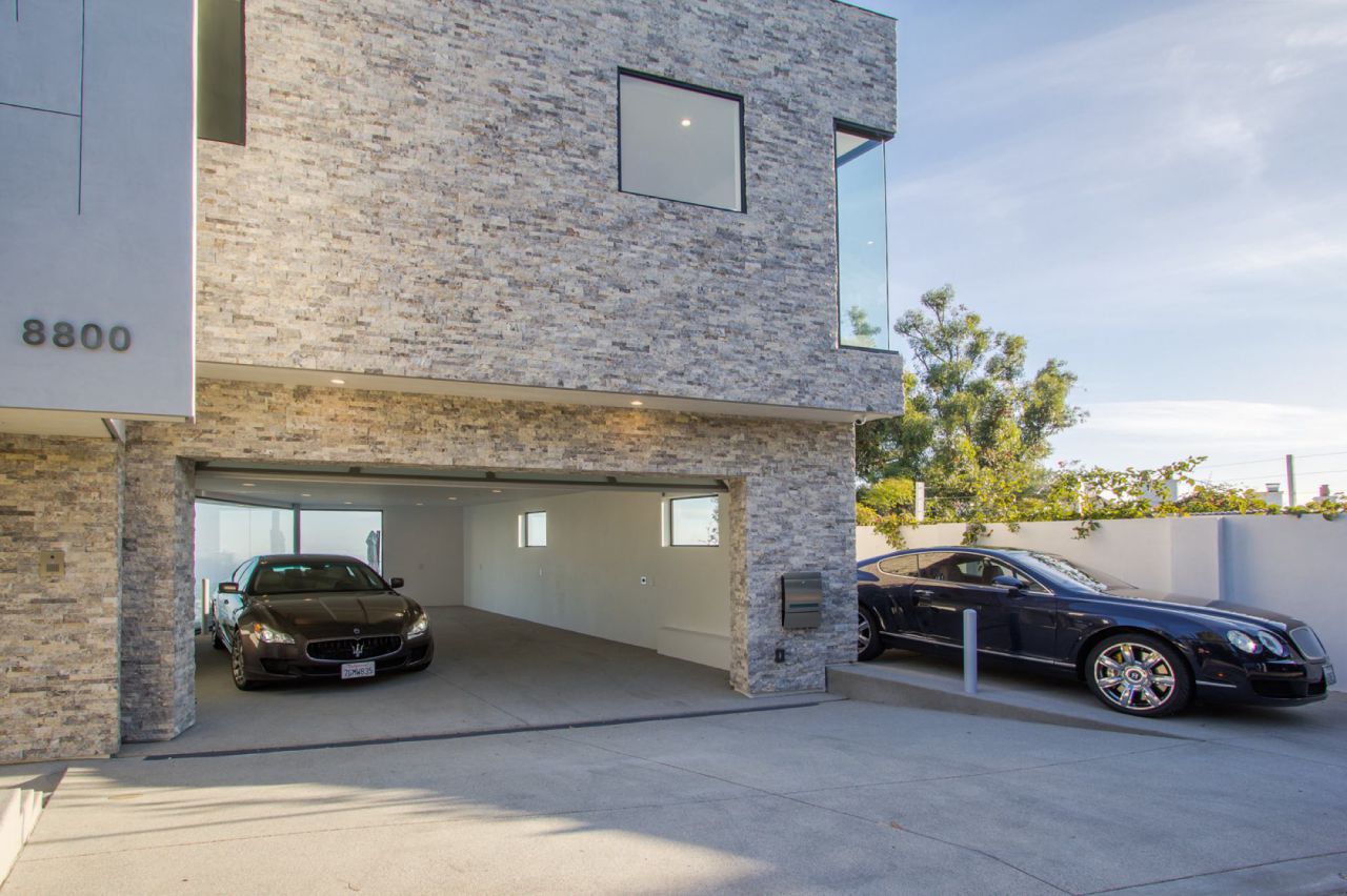 Appian Way Modern Home Overlooking All of Los Angeles