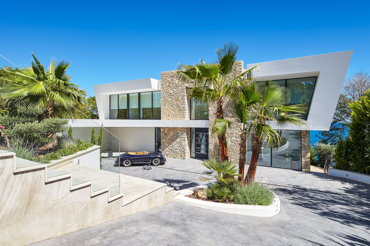 Villa-Nikki-Del-Mar-in-Mallorca-Spain-by-More-Projects-1