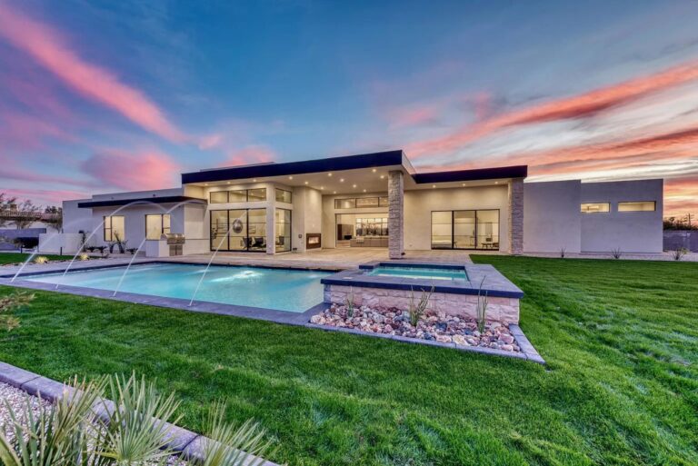 Contemporary Home On the doorstep of Camelback Mountain offered at $3,200,000