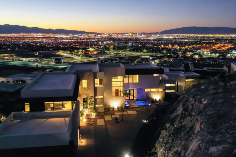 $3,995,000! A Spectacular Henderson Estate Takes Luxury Living to The Next Level