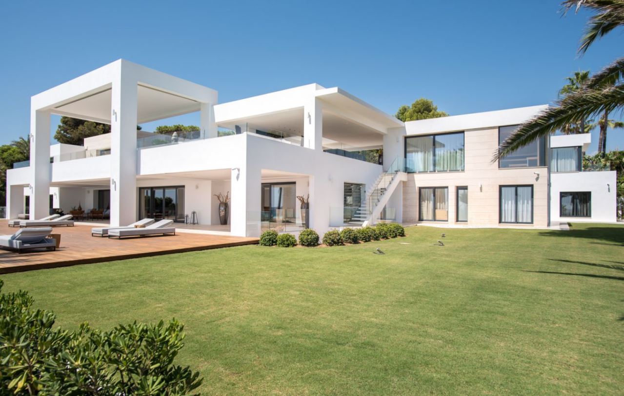 Spectacular-Modern-Villa-in-El-Paraiso-Barronal-Spain-3