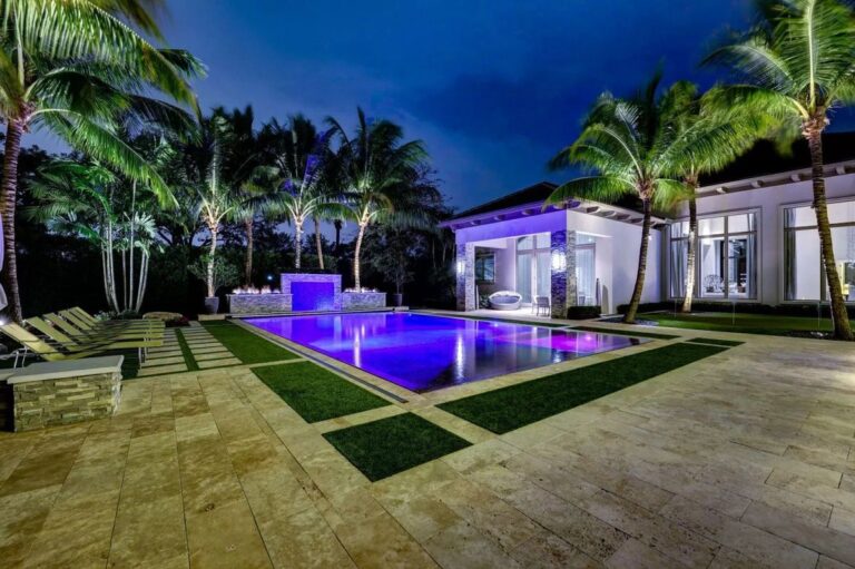 A Pinnacle Estate Home in Palm Beach Gardens, Florida Listed for $10,400,000
