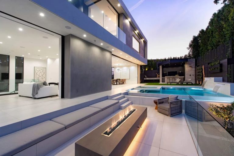 A Magnificent Contemporary Home in Hollywood Hills Listed for $5,195,000