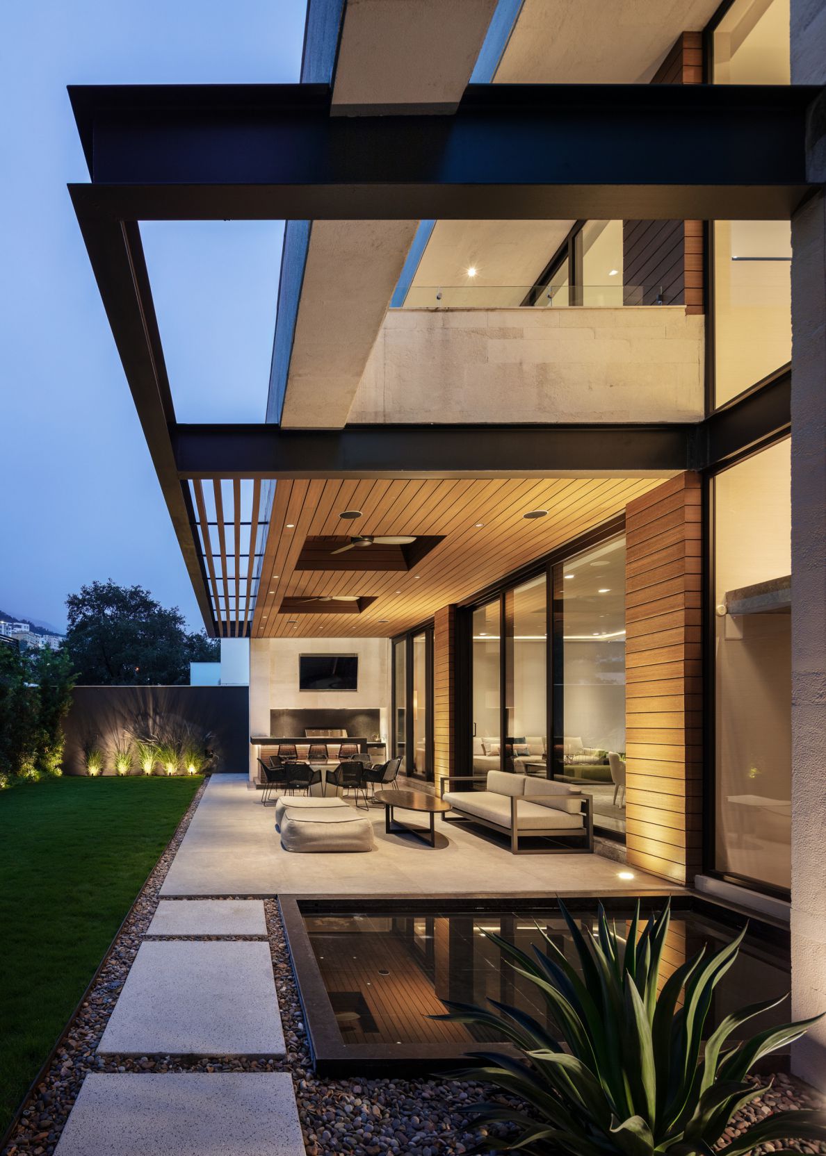 Casa-GB-in-Austin-by-Bernardo-Pozas-Residential-Design-2