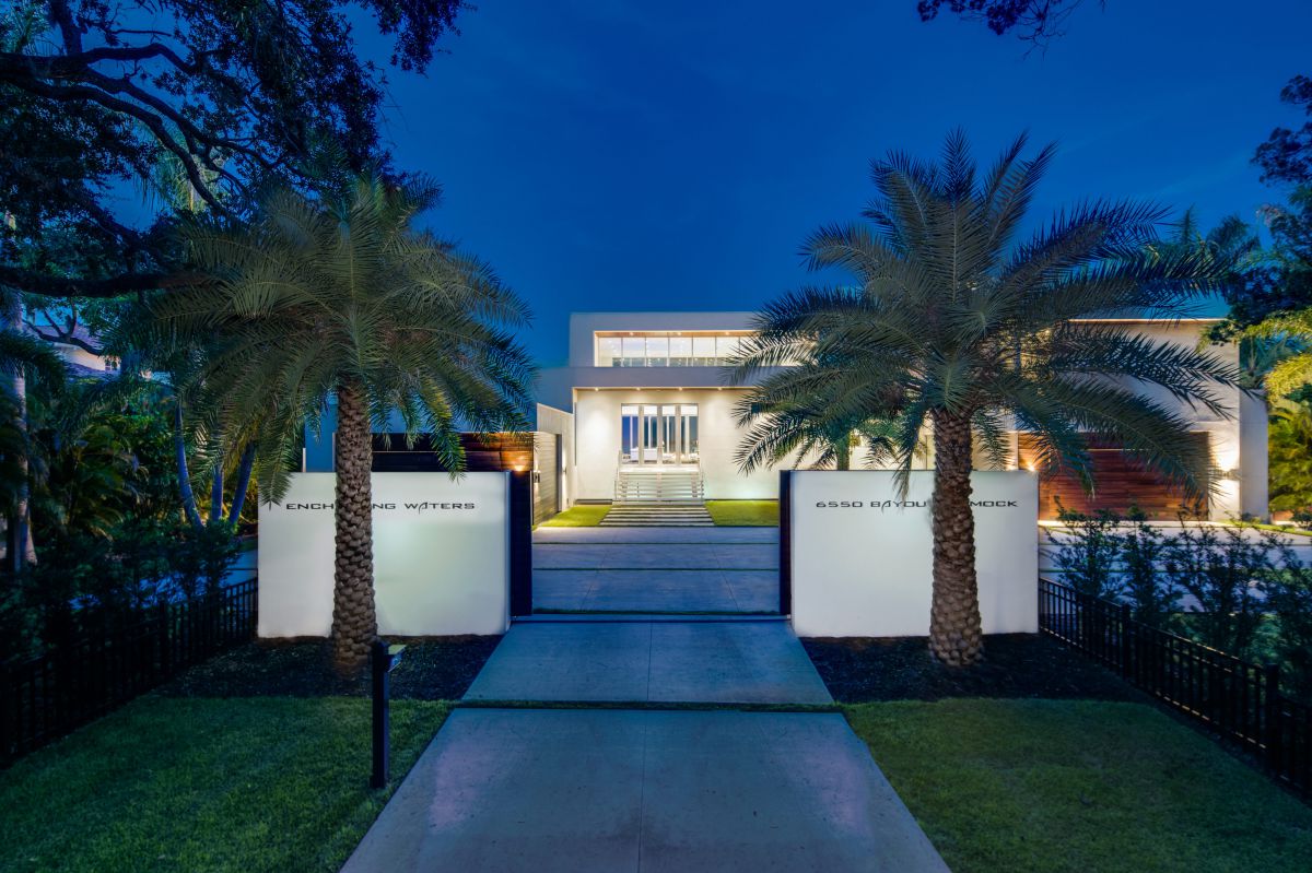 Enchanting-Waters-Contemporary-Home-in-Tampa-by-DSDG-Archit-19