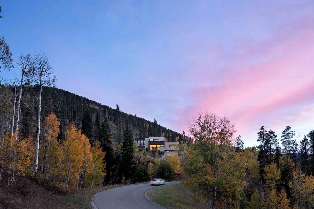 Vail-Modern-Mountain-Home-in-Colorado-by-Brandon-Architects-11