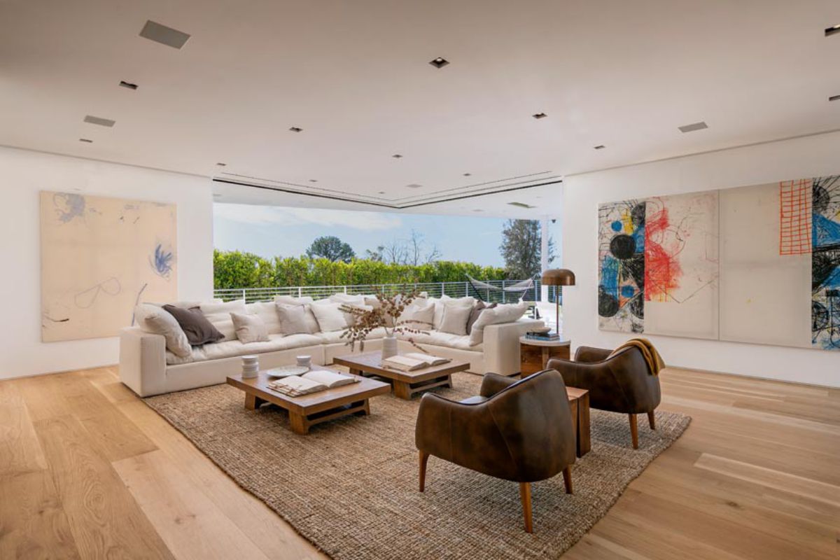 Beverly Hills Modern Masterpiece hits Market for $18.725 Million.