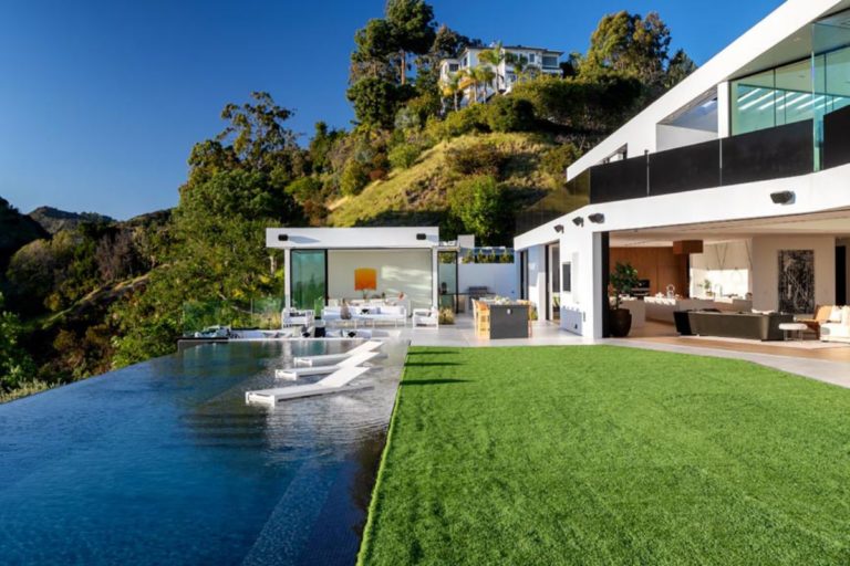 Beverly Hills Modern Masterpiece hits Market for $18.725 Million.