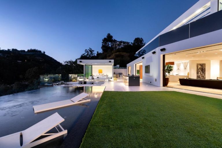 Beverly Hills Modern Masterpiece hits Market for $18.725 Million.