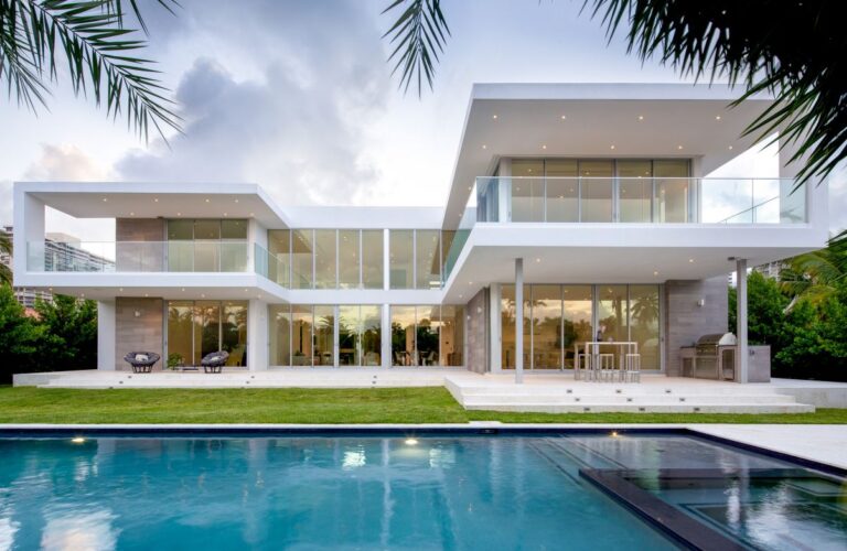 Golden Beach Drive Home in Florida By SDH Studio Architecture + Design