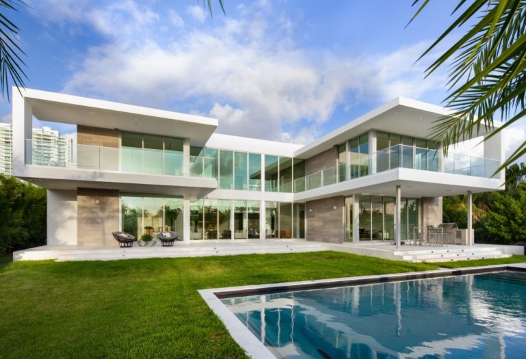 Golden Beach Drive Home in Florida By SDH Studio Architecture + Design