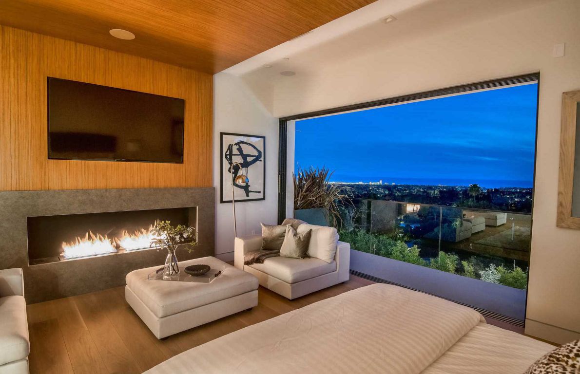 An Architectural Modern Masterpiece is the Crown Jewel of Brentwood