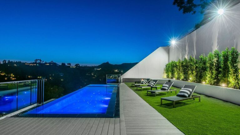 9459 Beverly Crest Drive – A Modern Construction in Beverly Hills offered at $7 Million