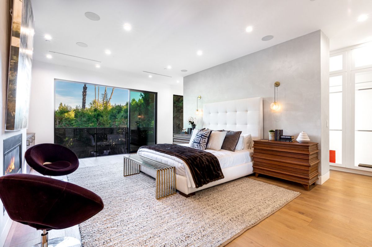 Encino-Contemporary-Estate-Interior-Design-by-Meridith-Baer-Home-11