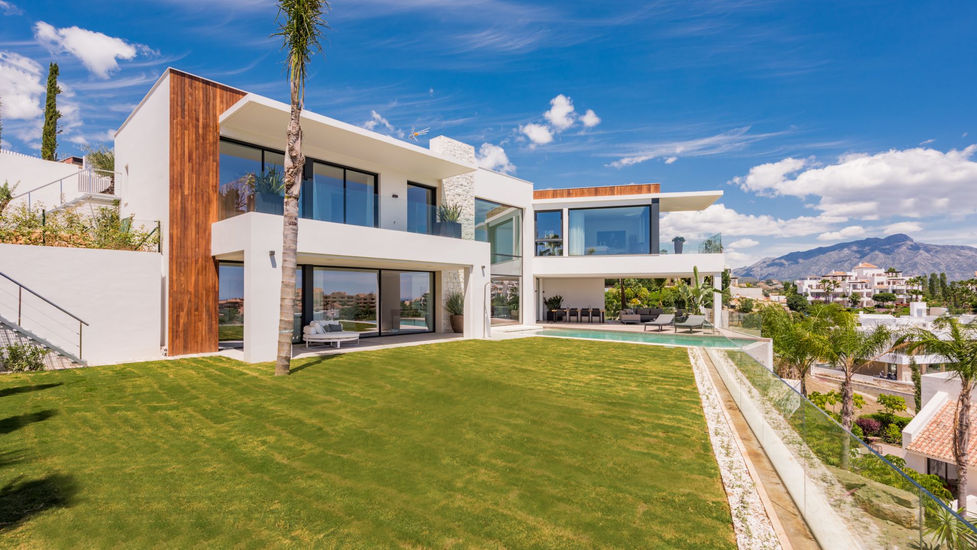 Modern-luxury-villa-in-Benahavis-Spain-4