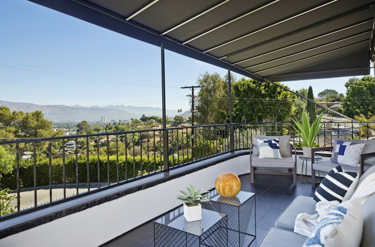Studio-City-Hills-modern-contemporary-in-Los-Angeles-by-Modiano-Design-1