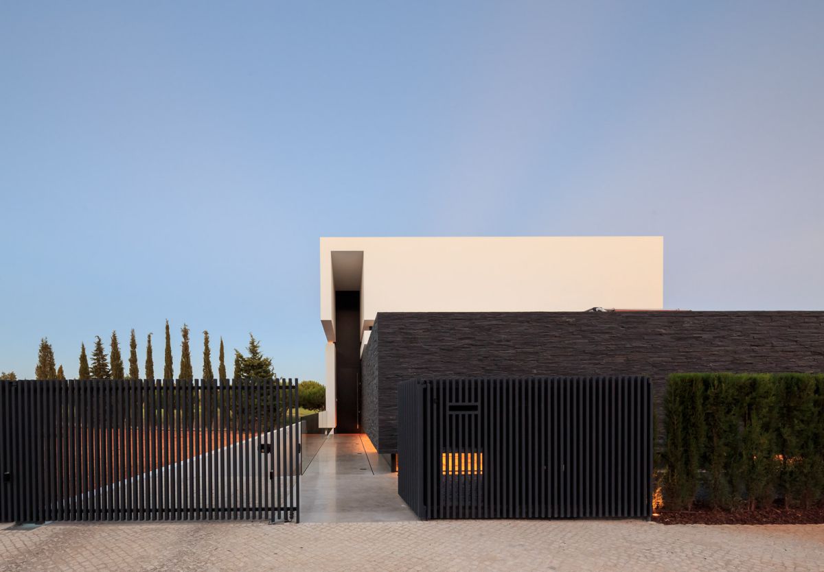 Villa-VLM15-in-Portugal-by-Arquimais-Architecture-and-Design-11