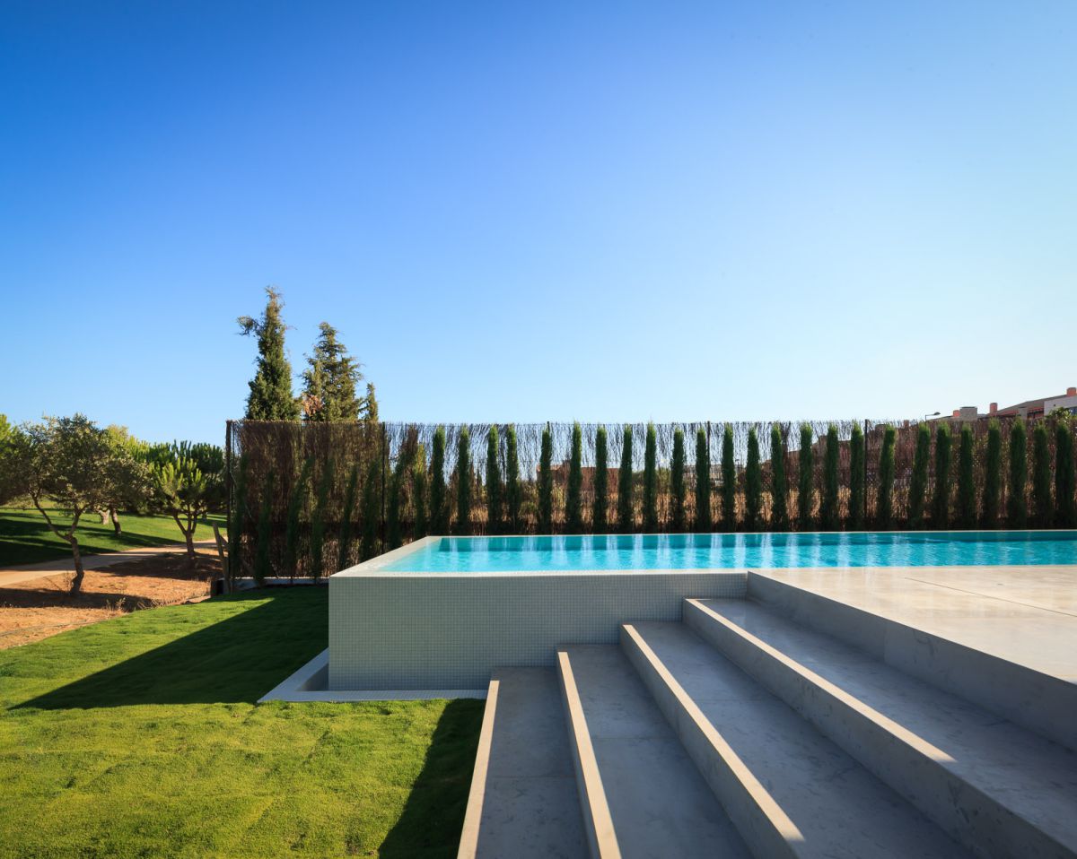 Villa-VLM15-in-Portugal-by-Arquimais-Architecture-and-Design-12