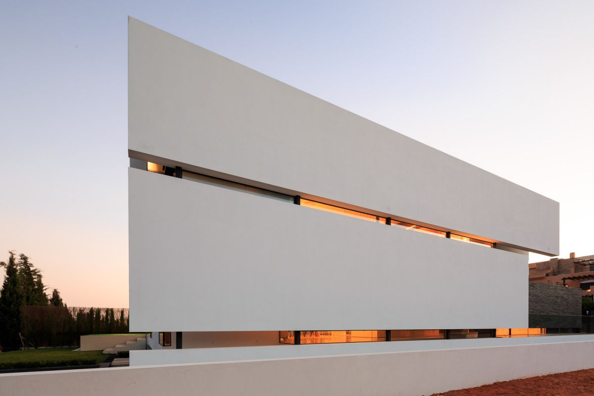 Villa-VLM15-in-Portugal-by-Arquimais-Architecture-and-Design-5