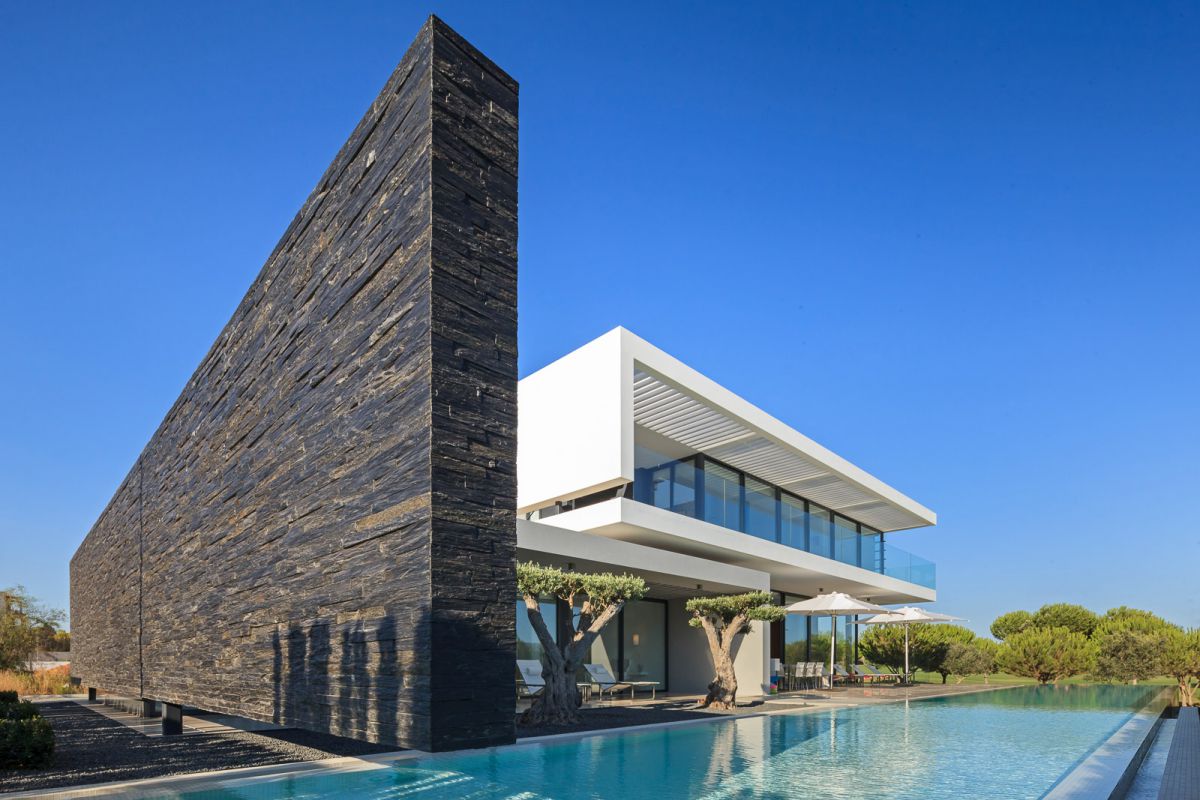 Villa-VLM15-in-Portugal-by-Arquimais-Architecture-and-Design-8