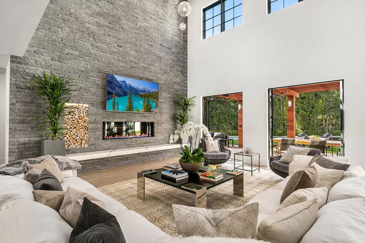 Los Angeles's Brand New Modern Traditional Estate hits Market for $14M