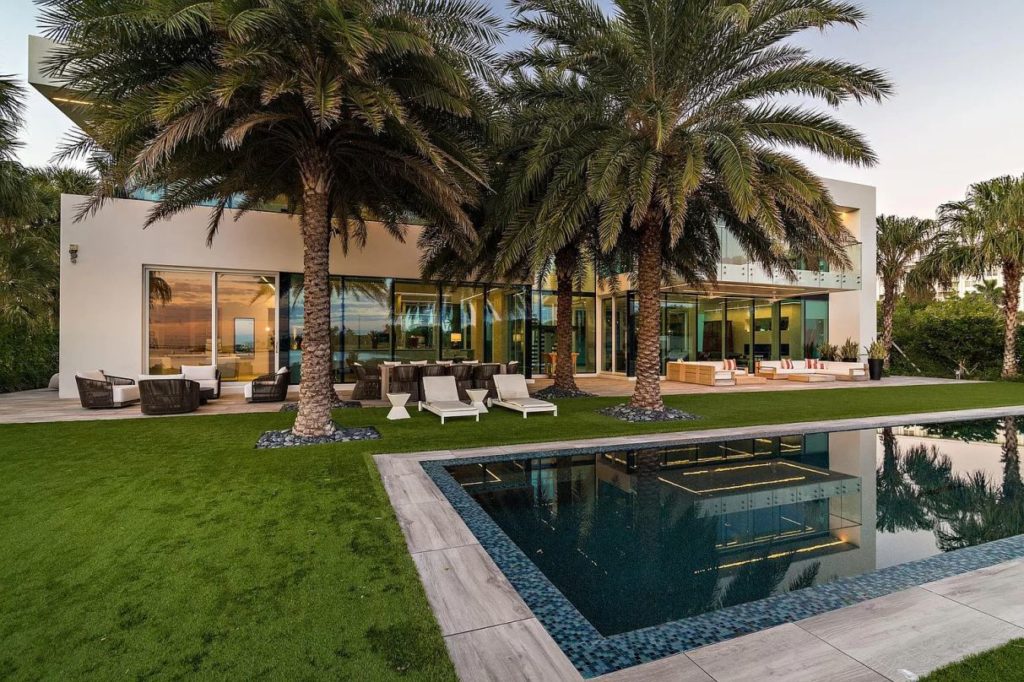 Exquisite Modern Estate in Palm Beach offered at $7.8 Million