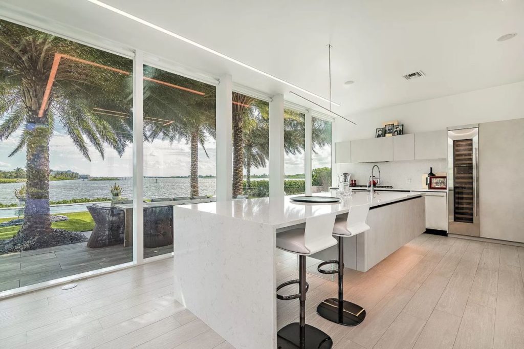 Modern Estate in Palm Beach