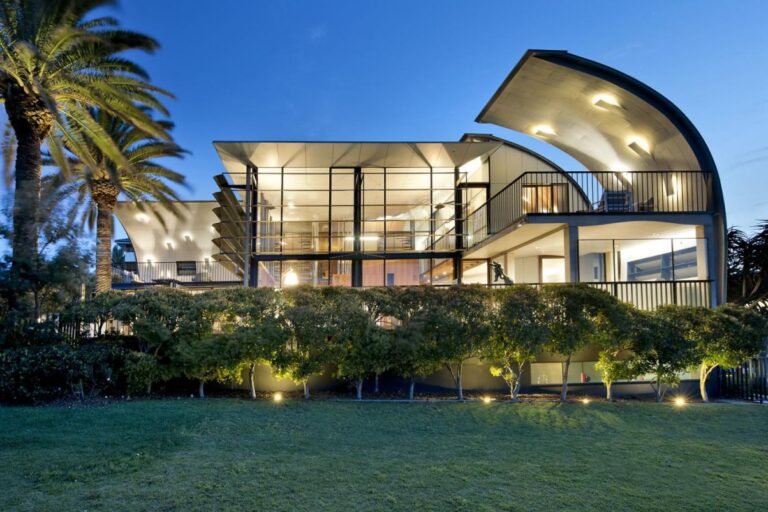 The Point House in New South Wales, Australia by Peter Stutchbury Architecture