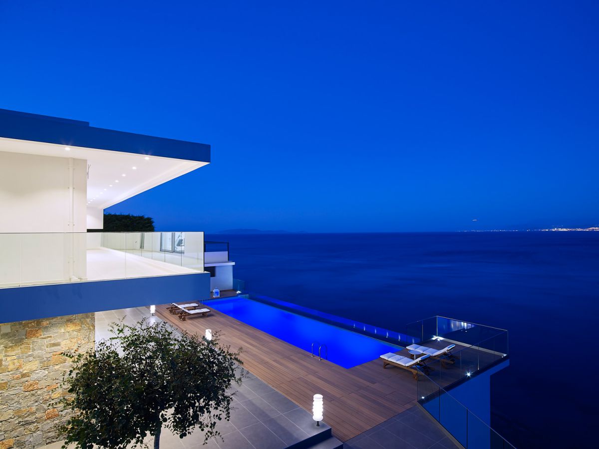 Private-Villa-on-the-Edge-Greece-by-Cube-Concept-Architects-11