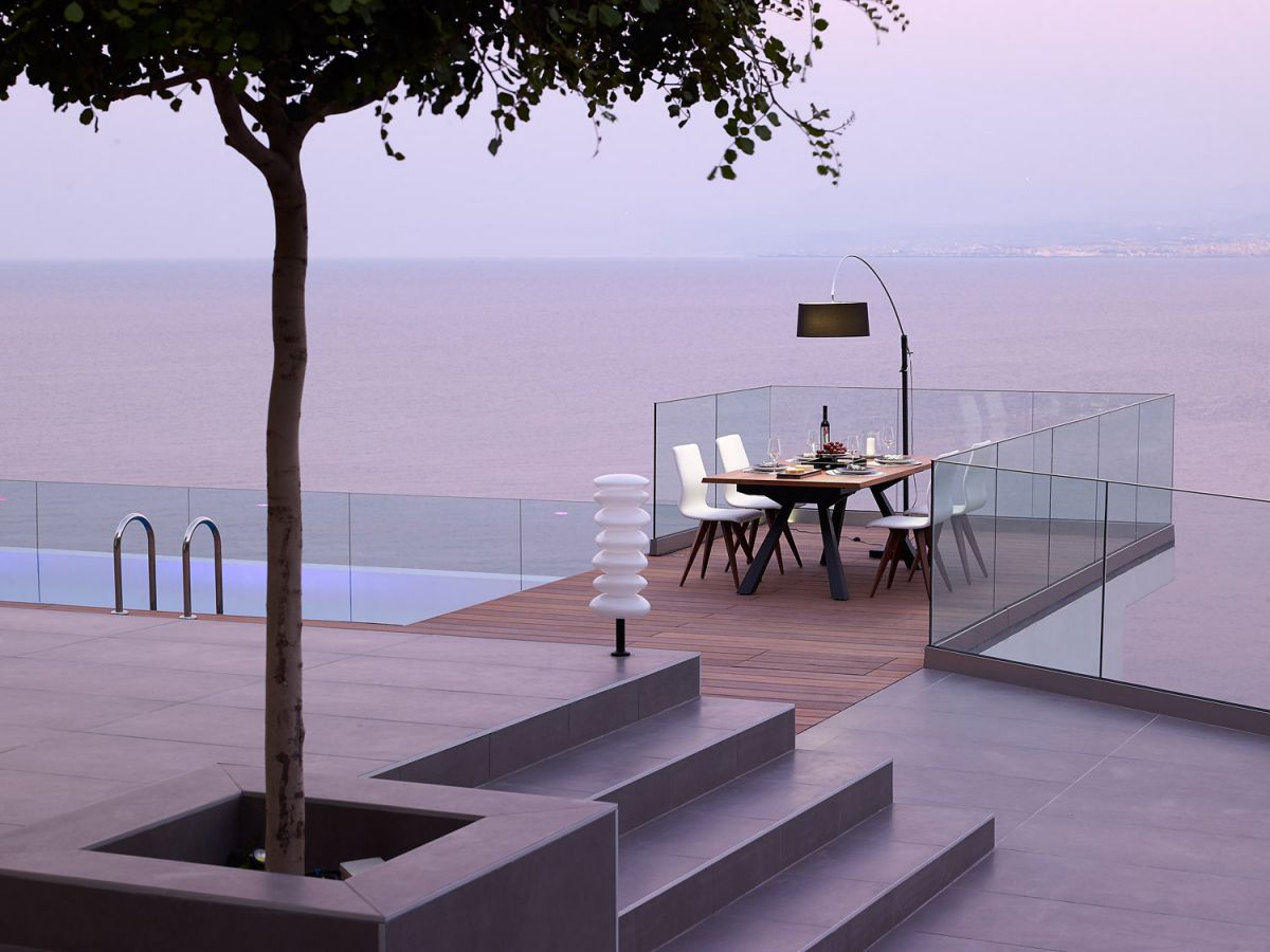 Private-Villa-on-the-Edge-Greece-by-Cube-Concept-Architects-13