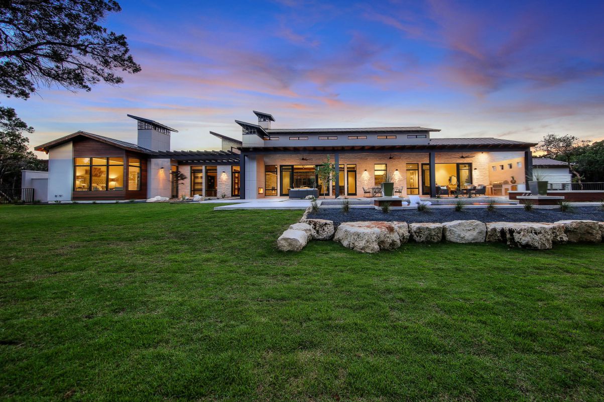 Sendero-House-in-Austin-by-Oscar-E.-Flores-Design-Studio-4