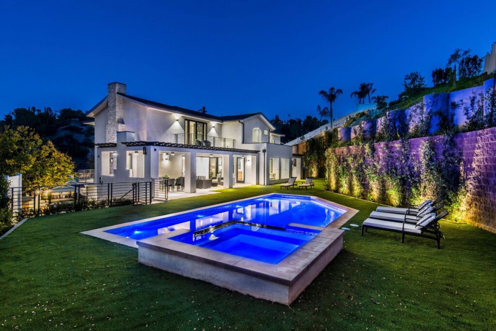 New Construction Home in The Heart of Encino, modern home