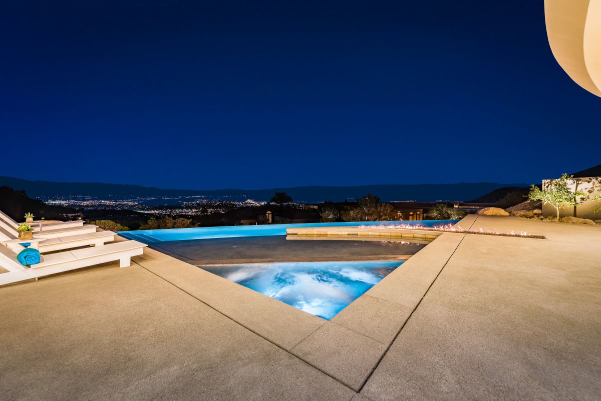 Curvilinear-Desert-Residence-in-Palm-Springs-by-Brian-Foster-Designs-3