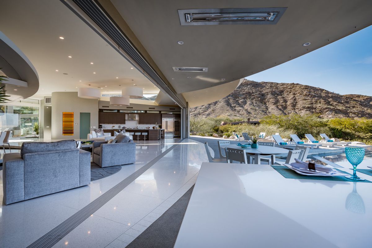 Curvilinear-Desert-Residence-in-Palm-Springs-by-Brian-Foster-Designs-5