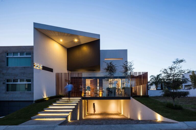 House 225 in Jalisco, Mexico by 21 Arquitectos