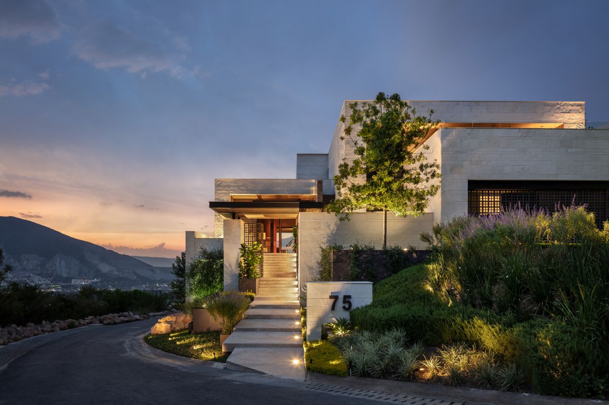 La-Barranca-Residence-in-Austin-by-Bernardo-Pozas-Residential-Design-1