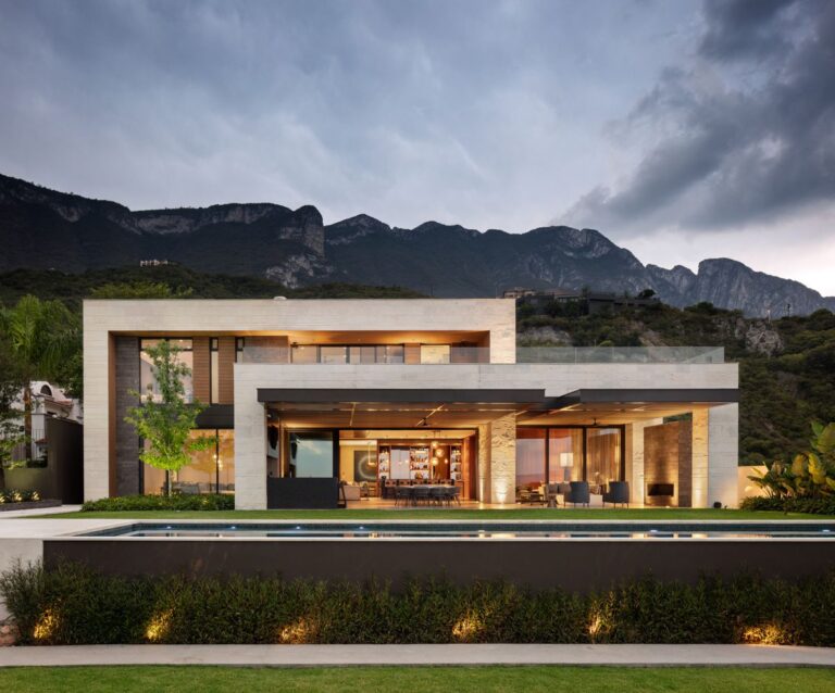 La Barranca Residence in Austin by Bernardo Pozas Residential Design
