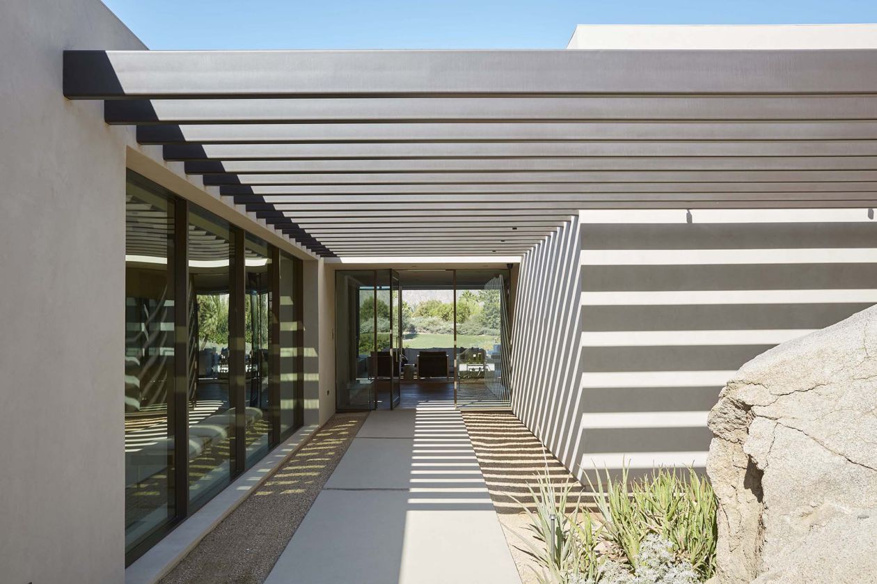 La-Quinta-Residence-in-California-by-Marmol-Radziner-Architecture-12