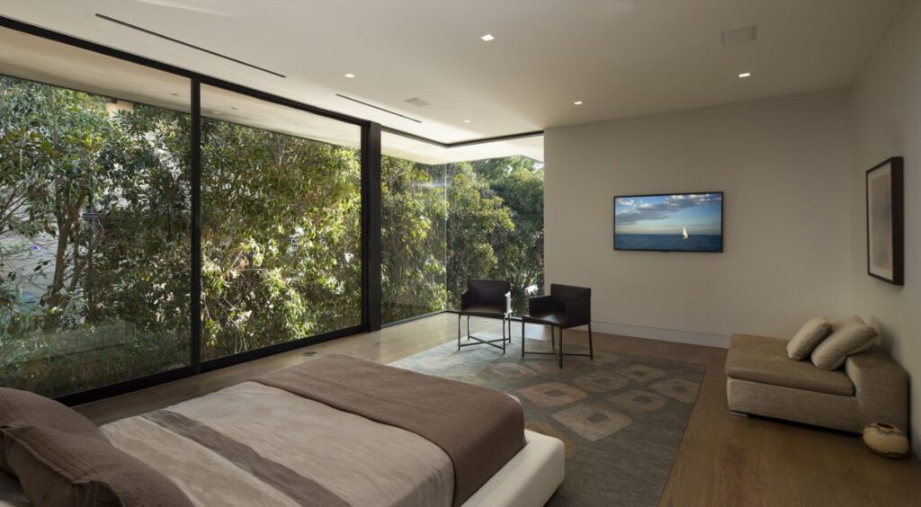 Oriole Drive Modern Home in Los Angeles by Paul McClean