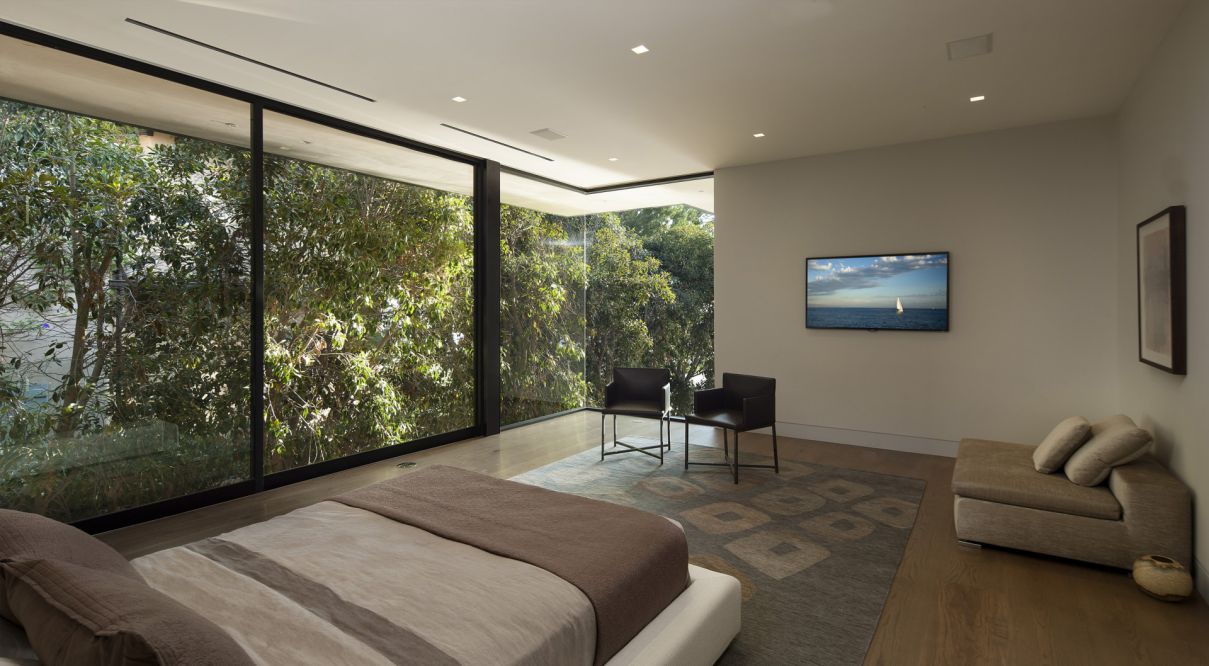 Luxurious-Oriole-Drive-Modern-Home-in-Los-Angeles-by-Paul-McClean-20