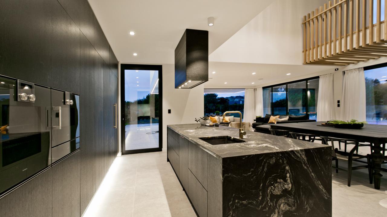 Lynwood-Grove-Modern-Masterpiece-in-Dairy-Flat-New-Zealand-11