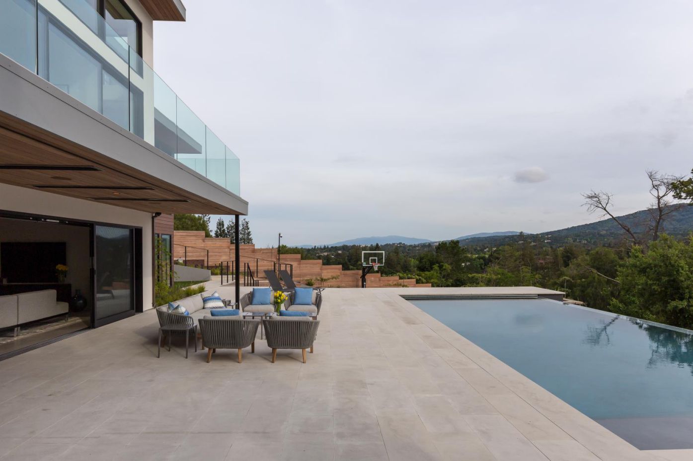 Ruth-Residence-in-Los-Altos-Hills-by-M.-Designs-Architects-4