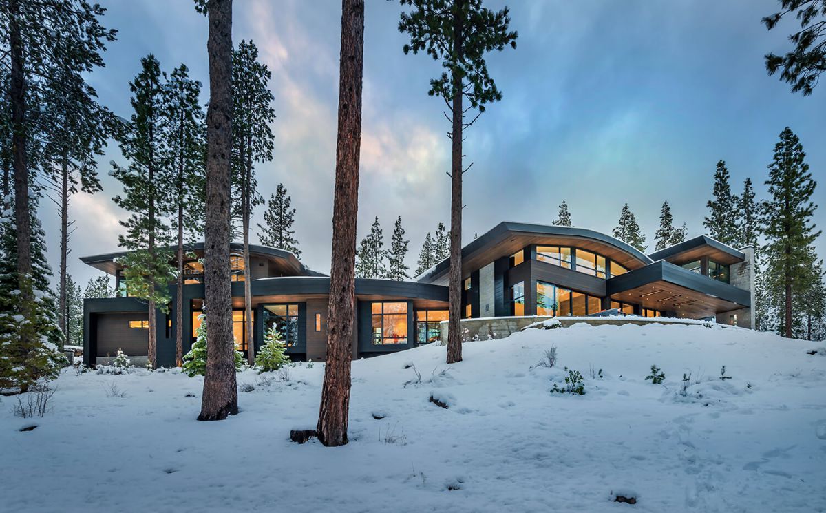 Sinuous-Dwelling-Residence-in-Tahoe-California-by-Ward-Young-Architecture-1