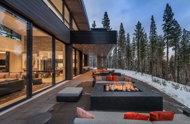 Sinuous Dwelling Residence in Tahoe, California by Ward Young Architecture